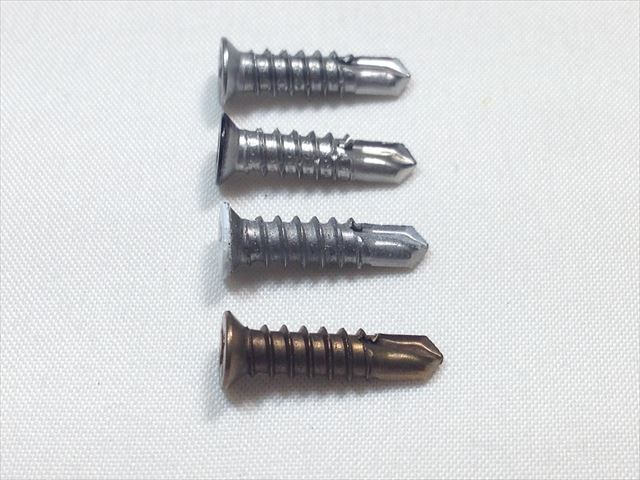 正式的 ドリルビス ステンレス D=7 特皿 ピアスビス 細目 M4x25mm 小箱 500本 小頭 ドリルねじ テックス テクス ステン SUS  サラ 中皿